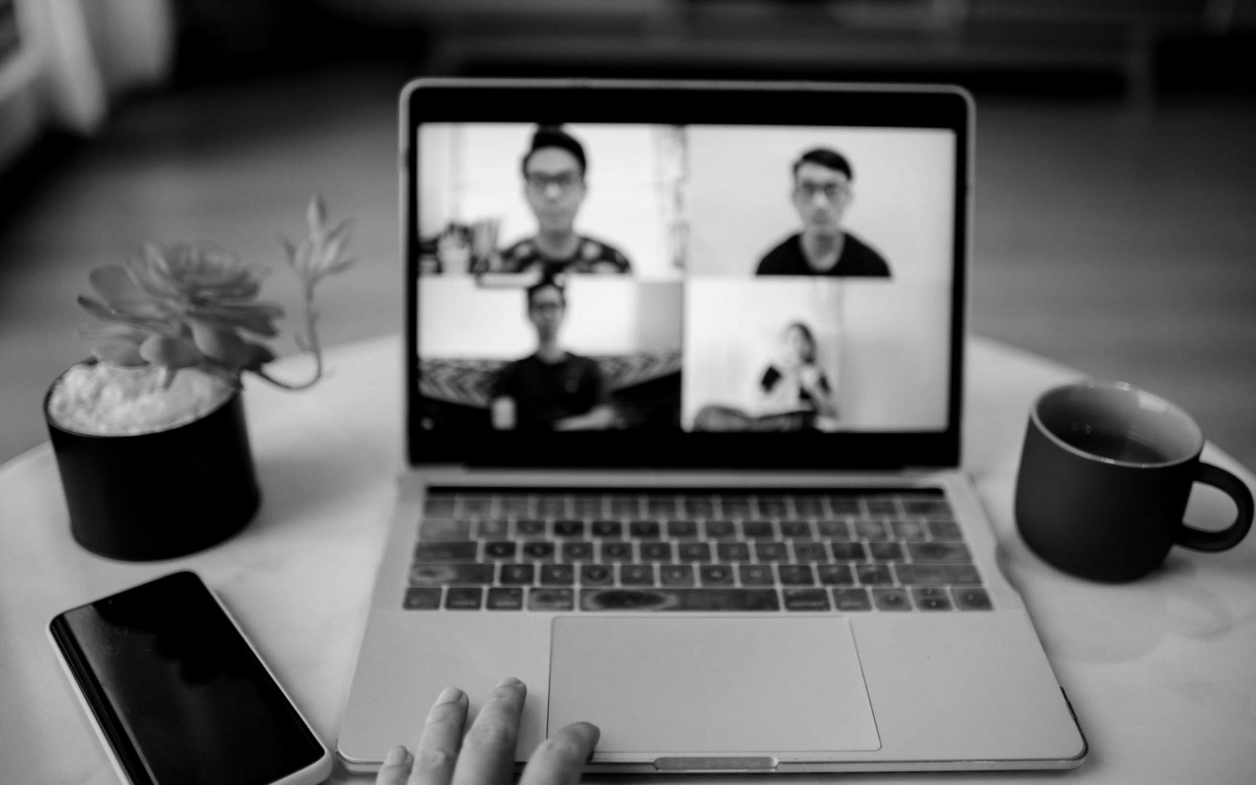 Persönliche Gesprächssituation mit aufmerksamer Kommunikation